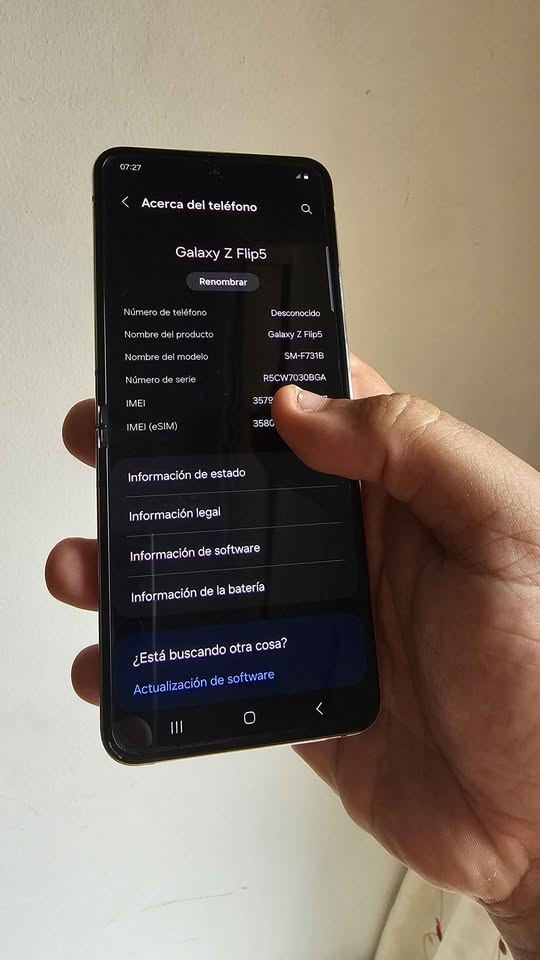 Vendo Samsung Z flip 5 libre 5g 256gb 8ram m, MINIMO DETALLE MANCHITA KO INFLUYE , FUNCIONA PERFECTO