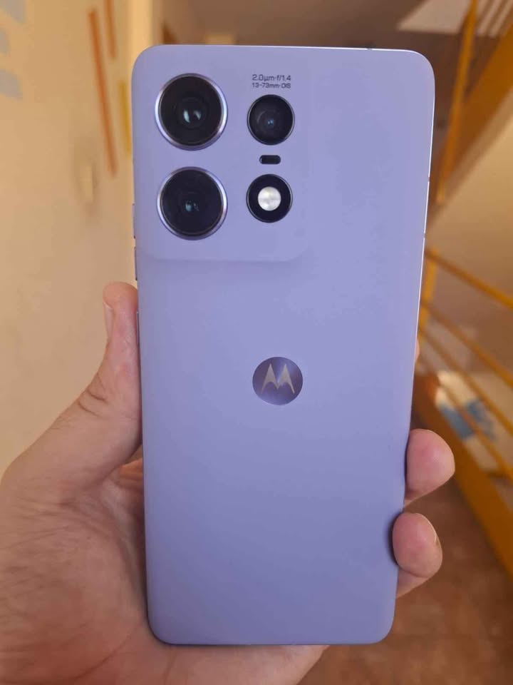 Moto Edge 50 Pro A E-SIM de 512 gb y 12 de ram. Con NFC. Impecable estado!