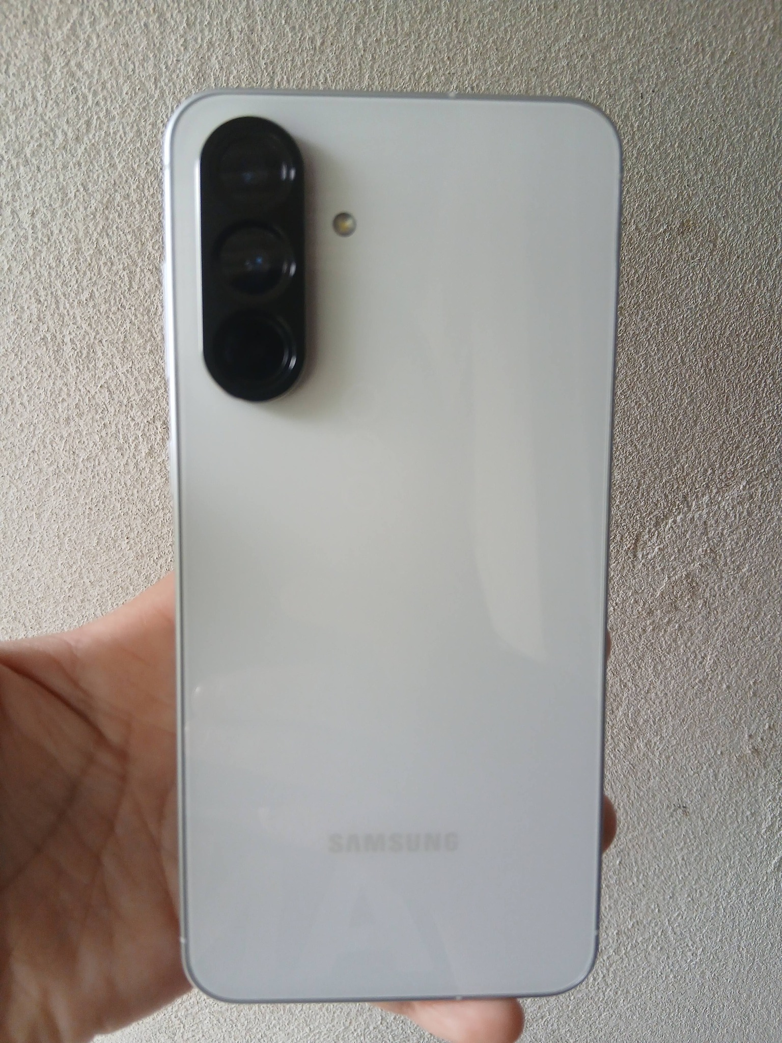 Samsung a56 libre, sin detalles y sin accesorios.