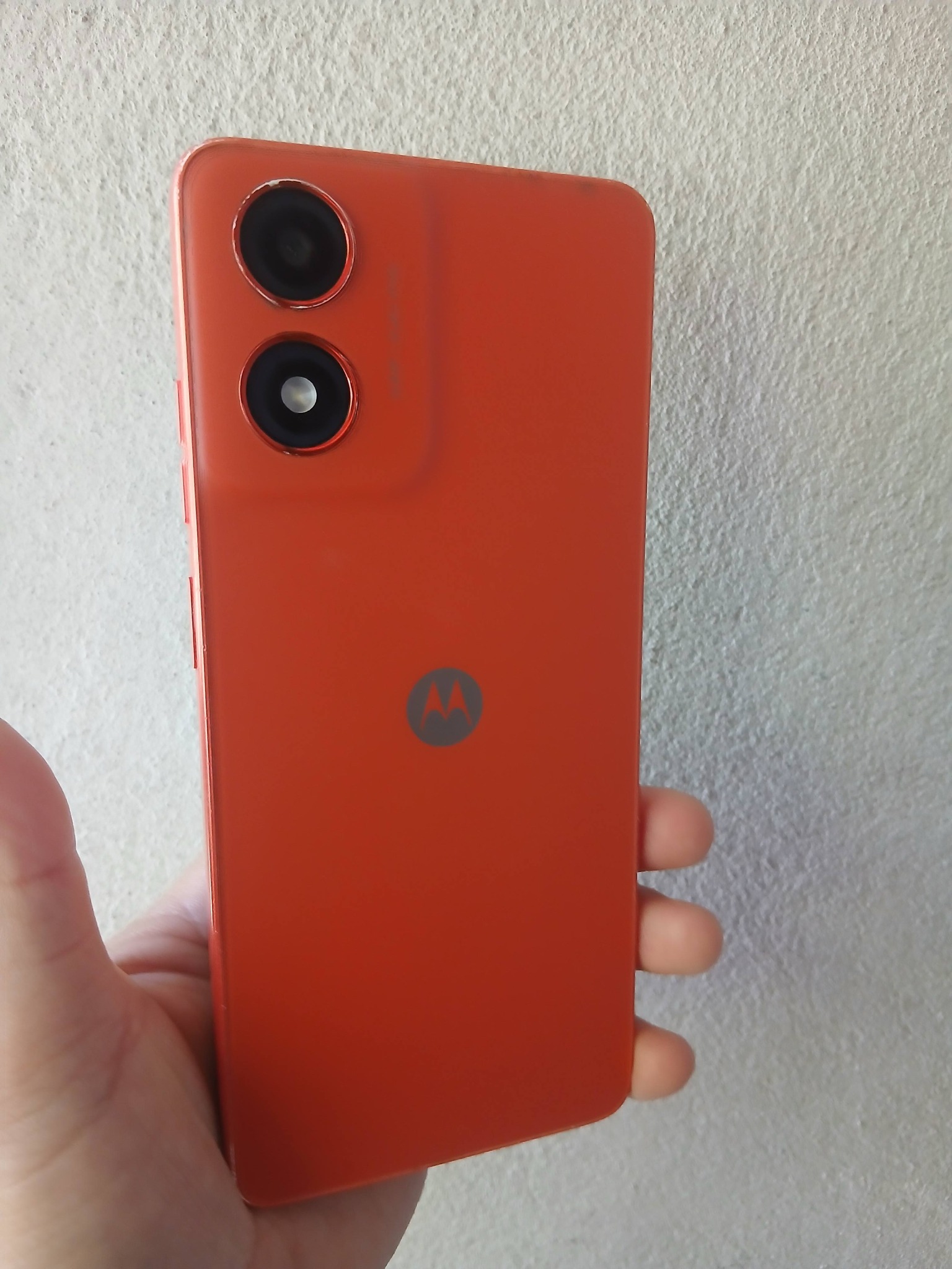 Motorola g04s libre, sin detalles. $100mil en efectivo