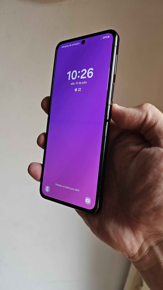 Vendo Samsung Z flip 4 libre 256gb 8ram , IMPECABLE , NO PERMUTO