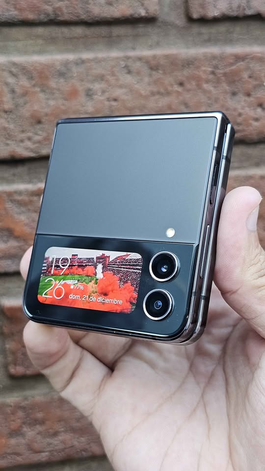 Vendo Samsung Z flip 4 libre 256gb 8ram , NO PERMUTO