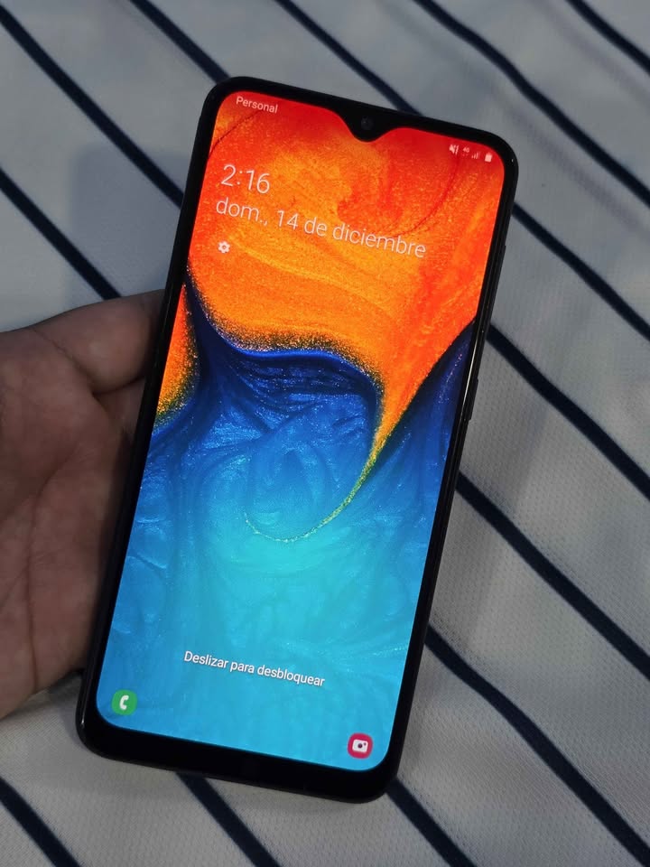 Samsung A20. Libre De Todo. 32gb de almacenamiento, 3gb de ram.