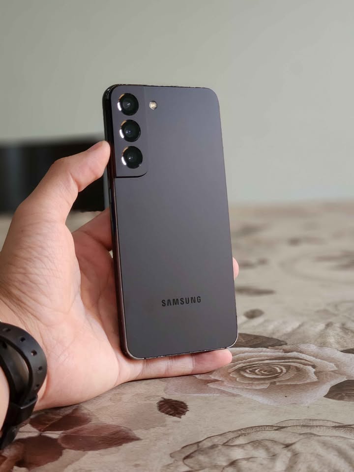 Samsung S22 128GB Libre de ESIM impecable