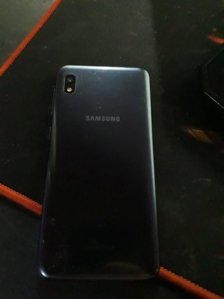 SAMSUNG GALAXY A10 (detalle)