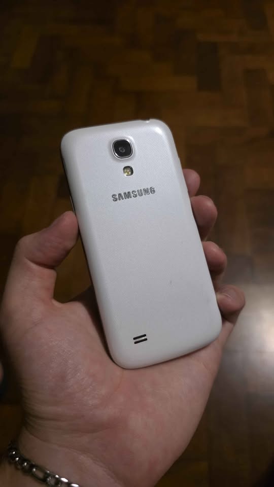 SAMSUNG GALAXY S4 MINI PARA MOVISTAR 8GB ANDROID 7 EN BUENAS CONDICIONES