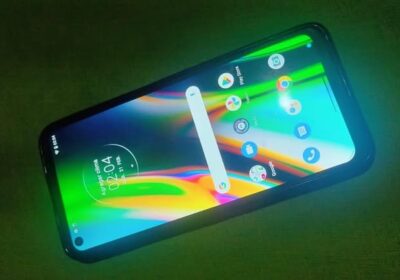 Vendo Detalles atrás de la tapa nada más traen funda 75mil cada uno moto g9 plus redmi a3 libres