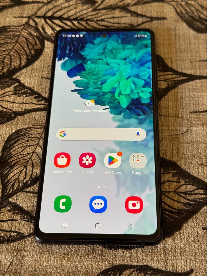 Vendo Samsung S20FE libre 128gb 6ram huella NFC , IMPECABLE, NO PERMUTO, varios colores