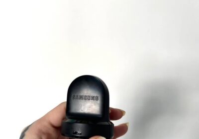 Galaxy Watch 44mm ORIGINAL con su cuna de carga