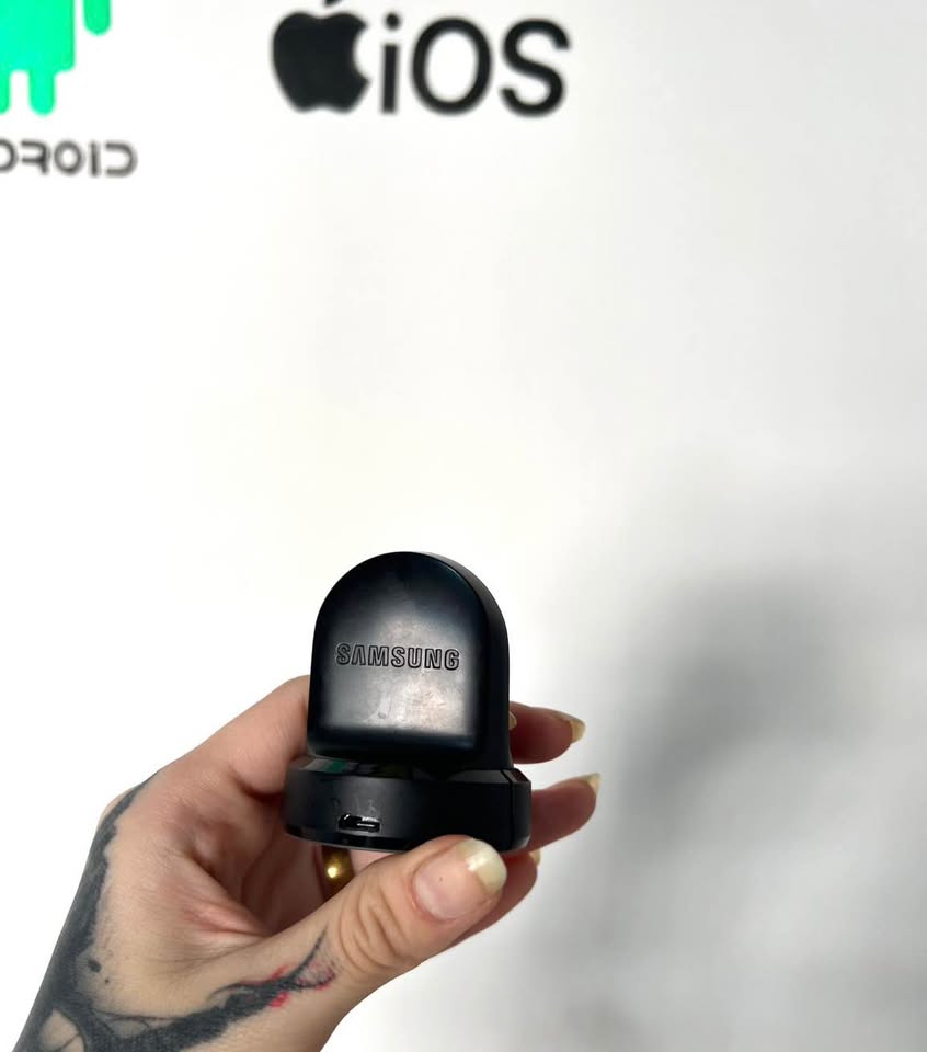 Galaxy Watch 44mm ORIGINAL con su cuna de carga