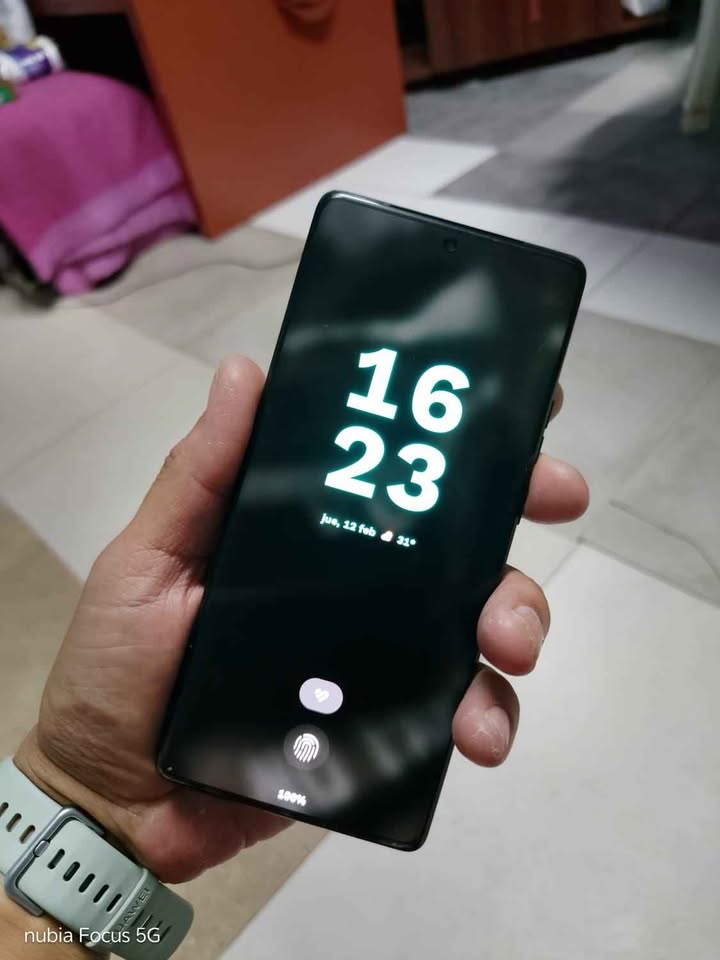 Vendo o permuto edge 40 pro libre de esim leer descripción