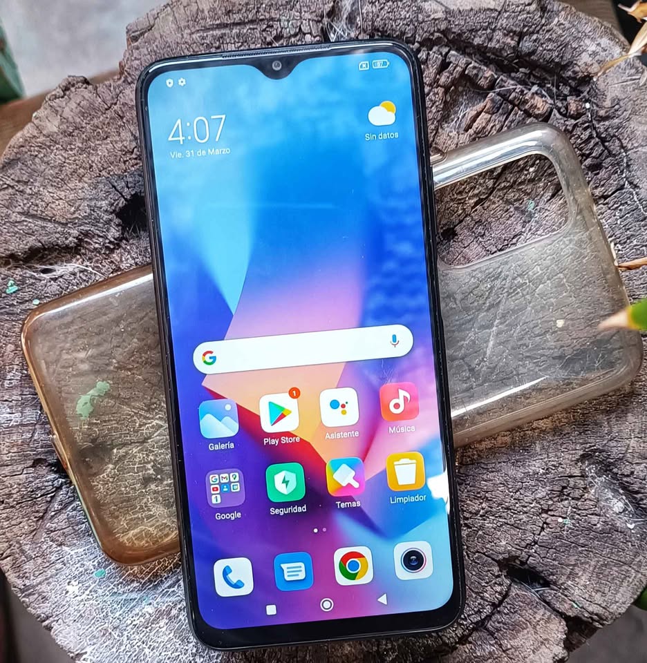 Xiaomi Redmi 9T libre con funda impecable