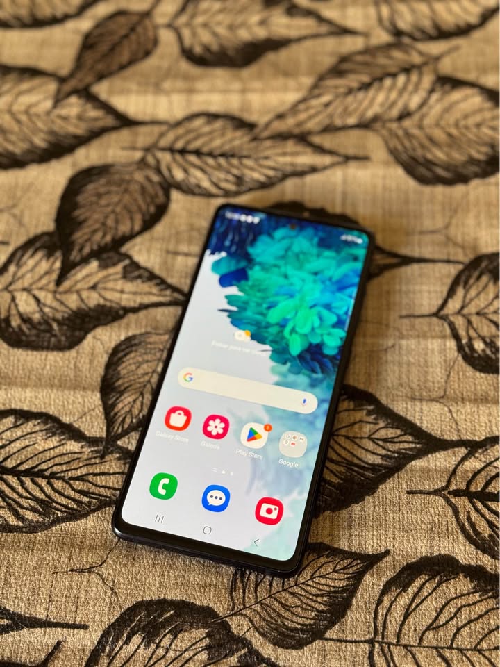 Vendo Samsung S20FE libre 128gb 6ram huella NFC , IMPECABLE, NO PERMUTO, varios colores