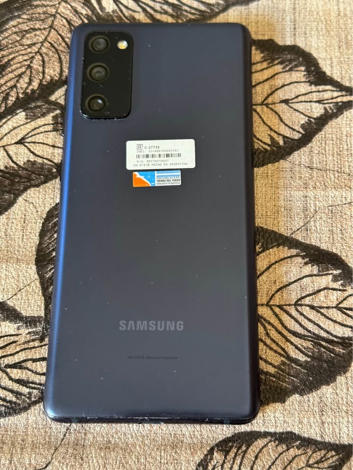 Vendo Samsung S20FE libre 128gb 6ram huella NFC , IMPECABLE, NO PERMUTO, varios colores