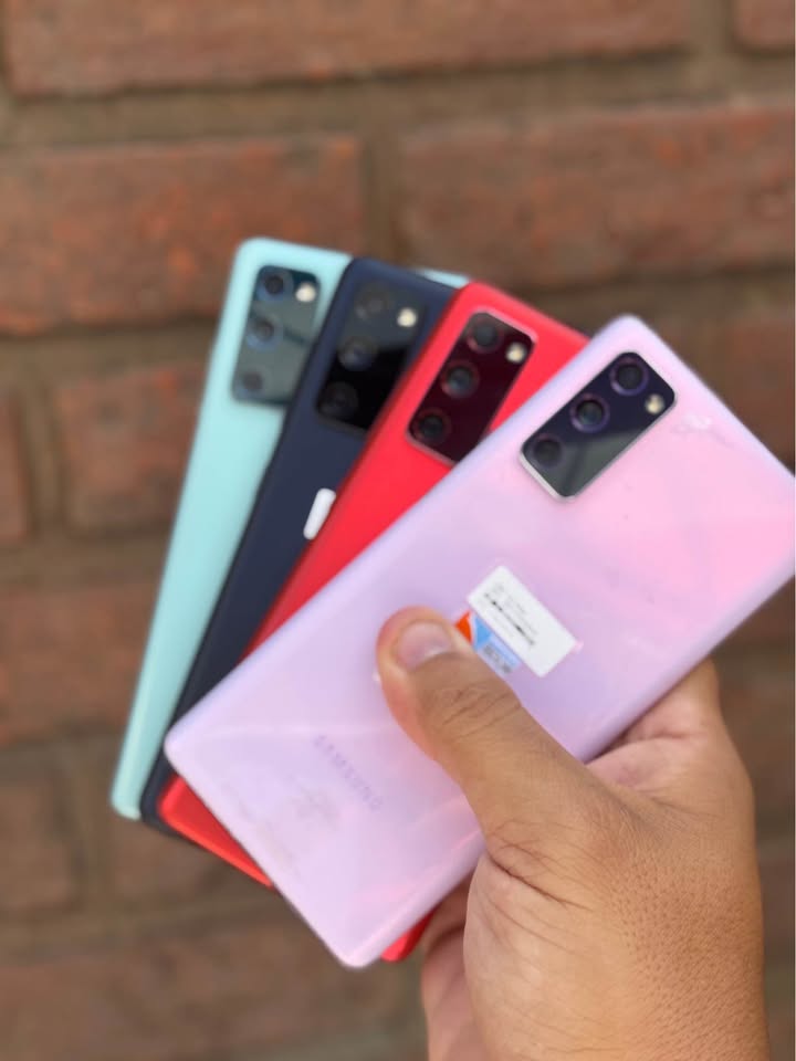 Vendo Samsung S20FE LIBRES 128gb 6ram , IMPECABLES , llevando 3 unidades mejor precio