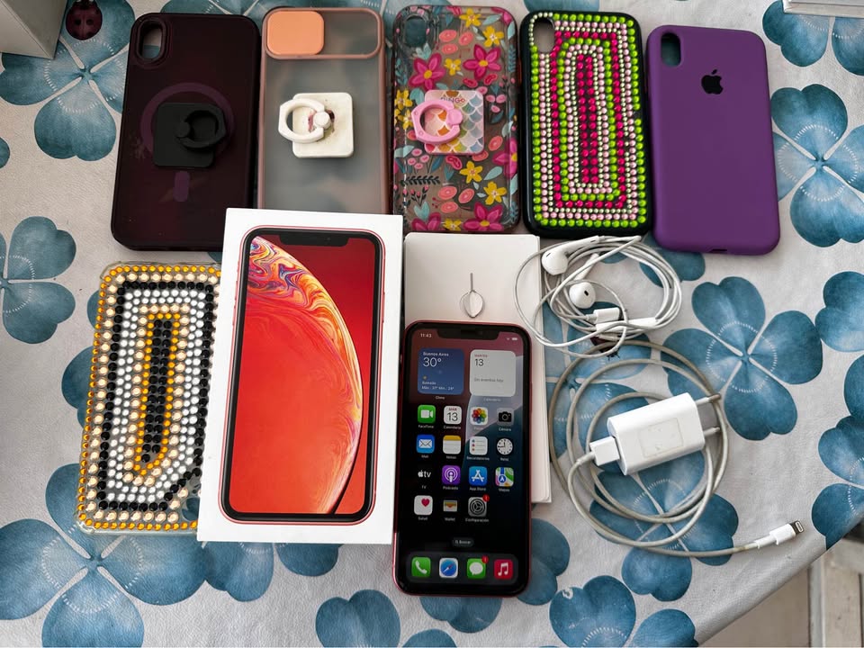 iPhone XR con fundas y accesorios