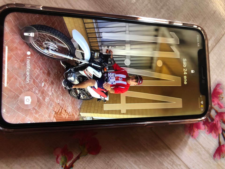 iPhone 11pro libre sin detalles $310.000 soy de lomas de Zamora batería al 85%