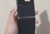 Samsung Zflip4 Libre Solo Esim, Tiene Detalles. 256gb De Almacenamiento 8gb De Ram