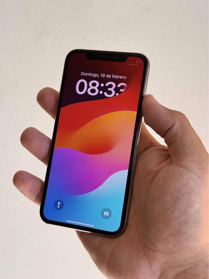 Vendo IPhone XS libre 64gb 🔋76 original, NO PERMUTO
