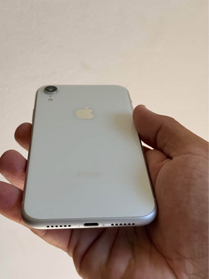Vendo IPhone XR libre 64gb 🔋79 NO IMPECABLE, NO PERMUTO