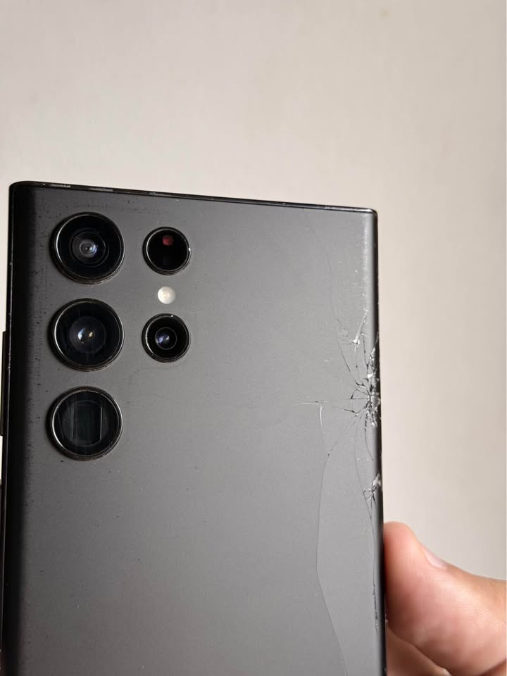 Vendo Samsung S22 ultra 256gb 12ram libre , detalle tapa , NO PERMUTO