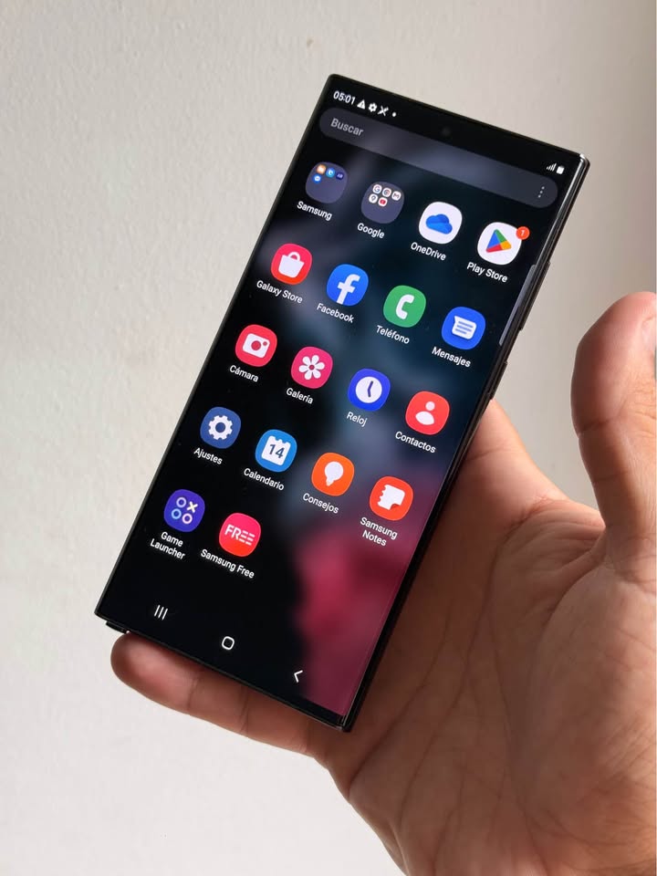 Vendo Samsung S22 ultra 256gb 12ram libre , detalle tapa , NO PERMUTO
