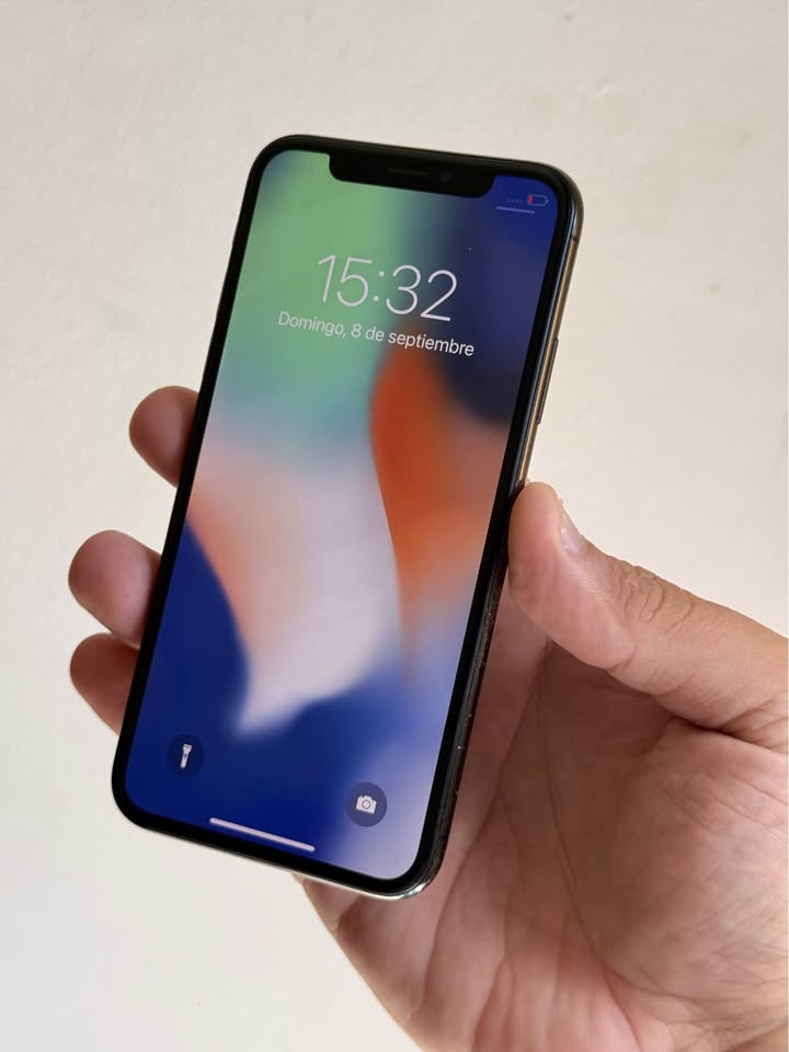 Vendo IPhone X libre 64gb 🔋77 original, NO PERMUTO