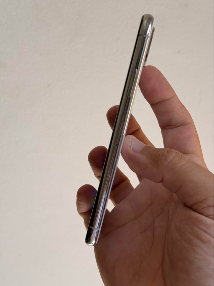 Vendo IPhone XS libre 64gb 🔋76 original, NO PERMUTO