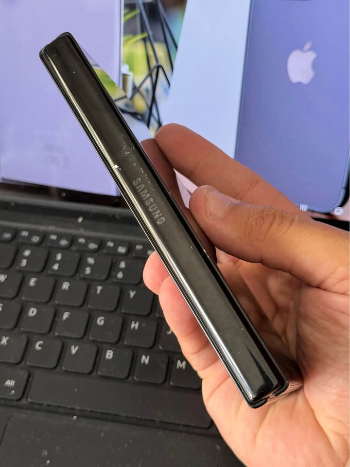 Vendo Samsung Z FOLD 3 libre 5G 256gb 12ram impecable, NO PERMUTO