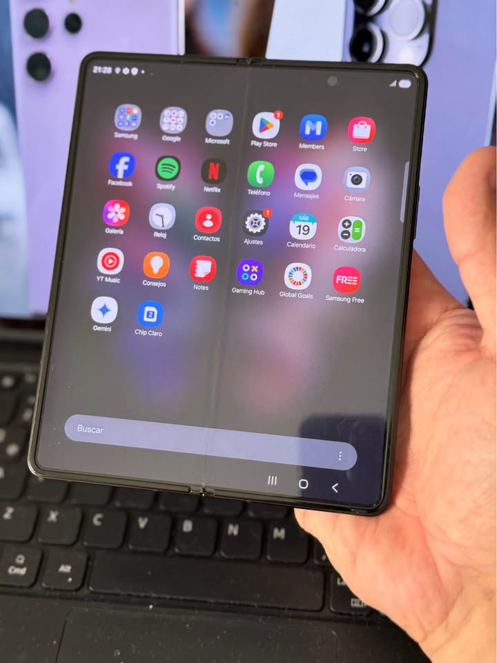 Vendo Samsung Z FOLD 3 libre 5G 256gb 12ram impecable, NO PERMUTO