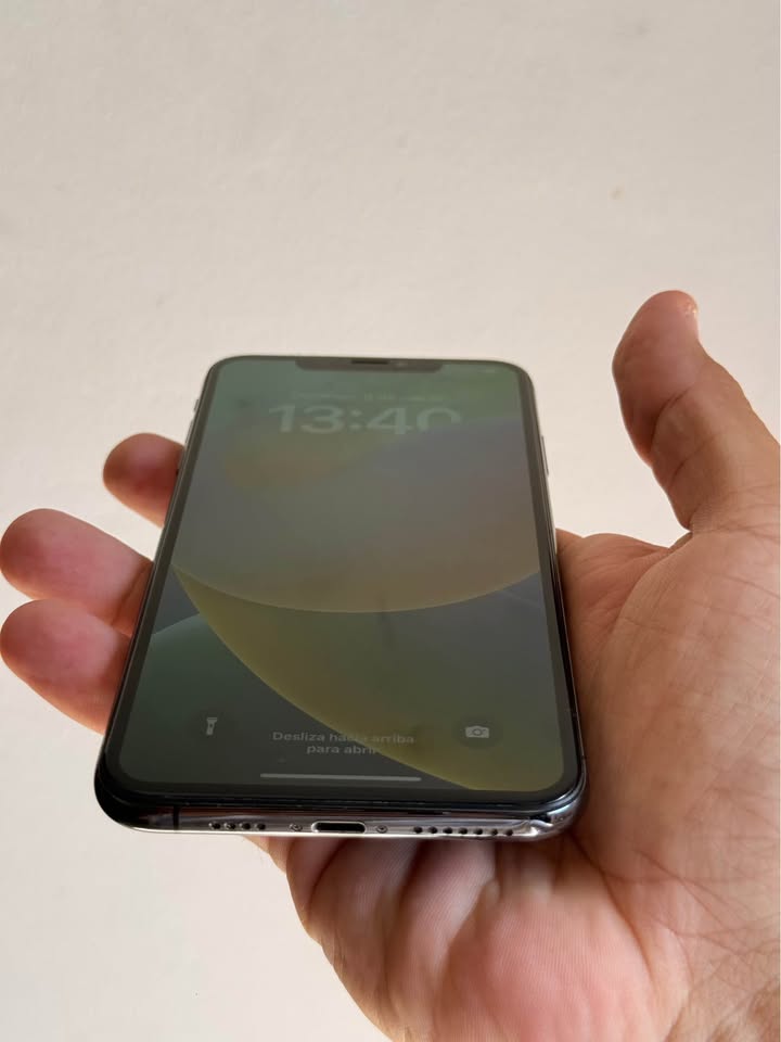 Vendo IPhone XS MAX libre 256gb 🔋83 original , DETALLE no funciona Face ID , NO PERMUTO