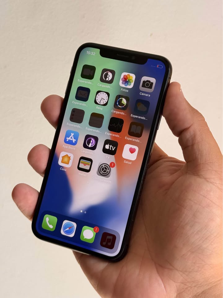 Vendo IPhone X libre 64gb 🔋77 original, NO PERMUTO