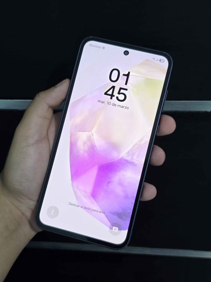 Samsung A35 5g Libre de fabrica para cualquier empresa, 256gb de almacenamiento 8gb de ram.