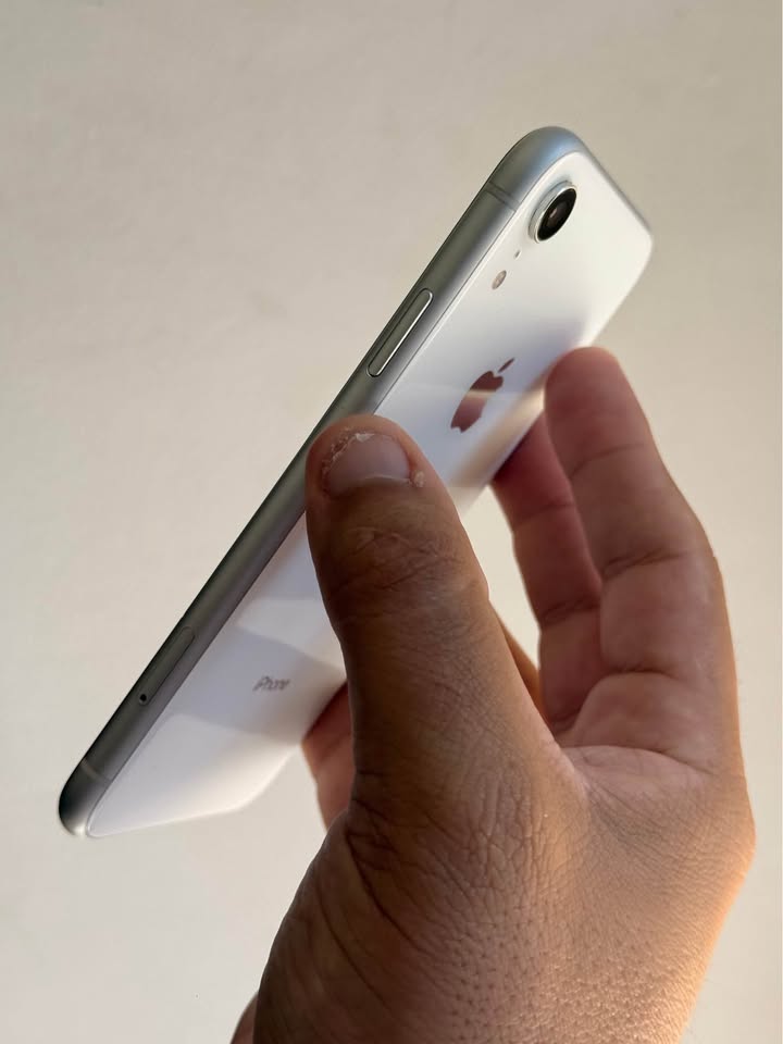 Vendo IPhone XR libre 64gb 🔋79 NO IMPECABLE, NO PERMUTO