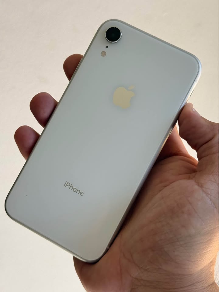Vendo IPhone XR libre 64gb 🔋79 NO IMPECABLE, NO PERMUTO