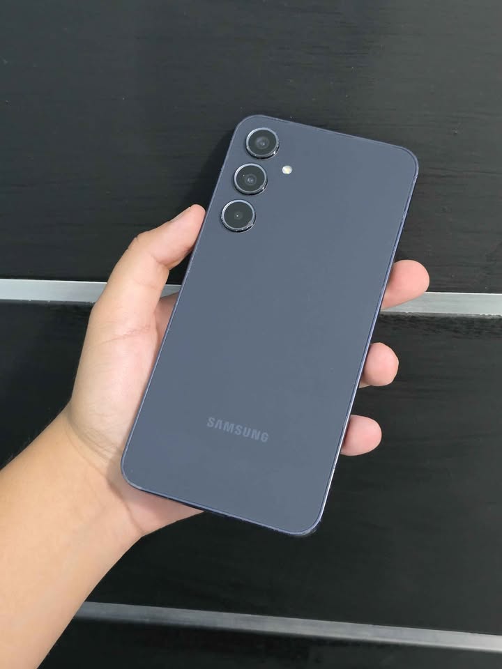 Samsung A35 5g Libre de fabrica para cualquier empresa, 256gb de almacenamiento 8gb de ram.