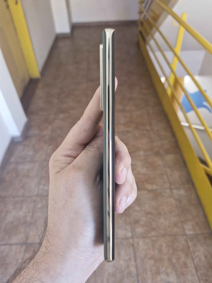 Infinix 40 Pro 256Gb y 8 De RAM Libre de fabrica Dual SIM, Como Nuevo !!