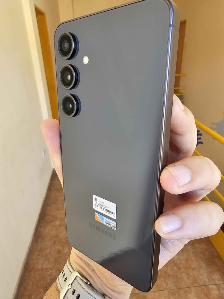 Samsung S24 Fe 256Gb y 8 De RAM Libre de fabrica impecable Estado Como Nuevo!!