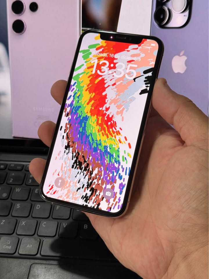 Vendo IPhone XS LIBRE 64gb 🔋77 original, No permuto , IMPECABLE