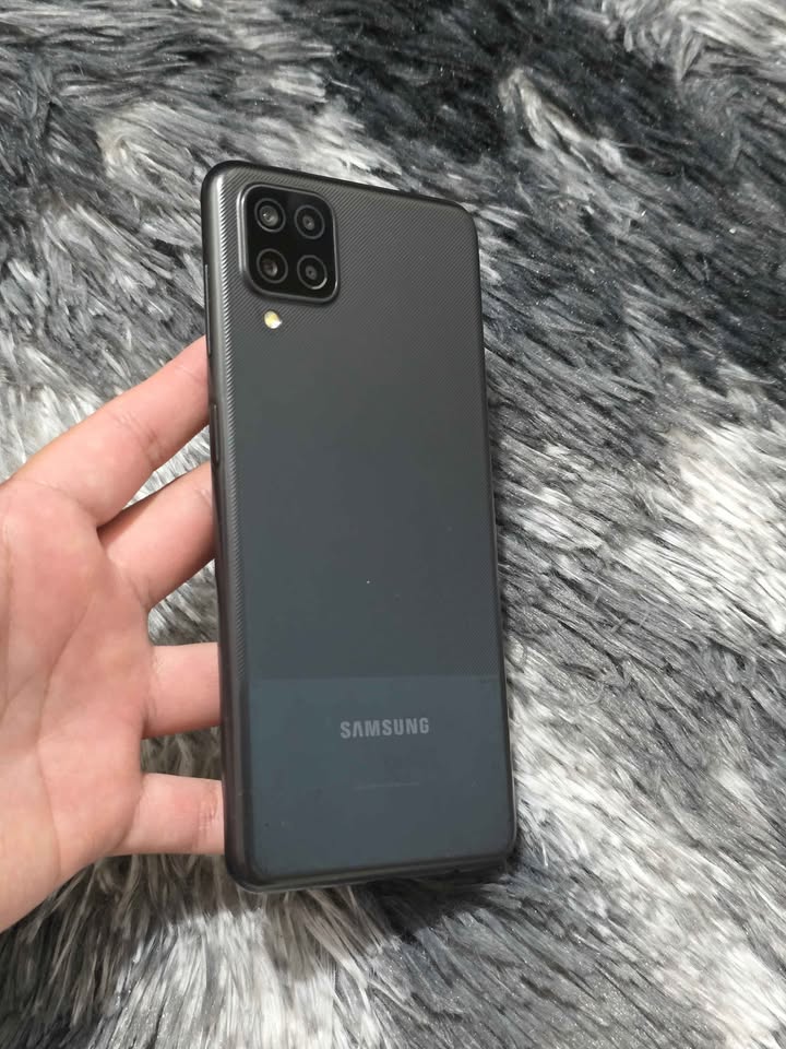 Samsung A12 Libre de fabrica para cualquier empresa 64gb de almacenamiento 4gb de ram