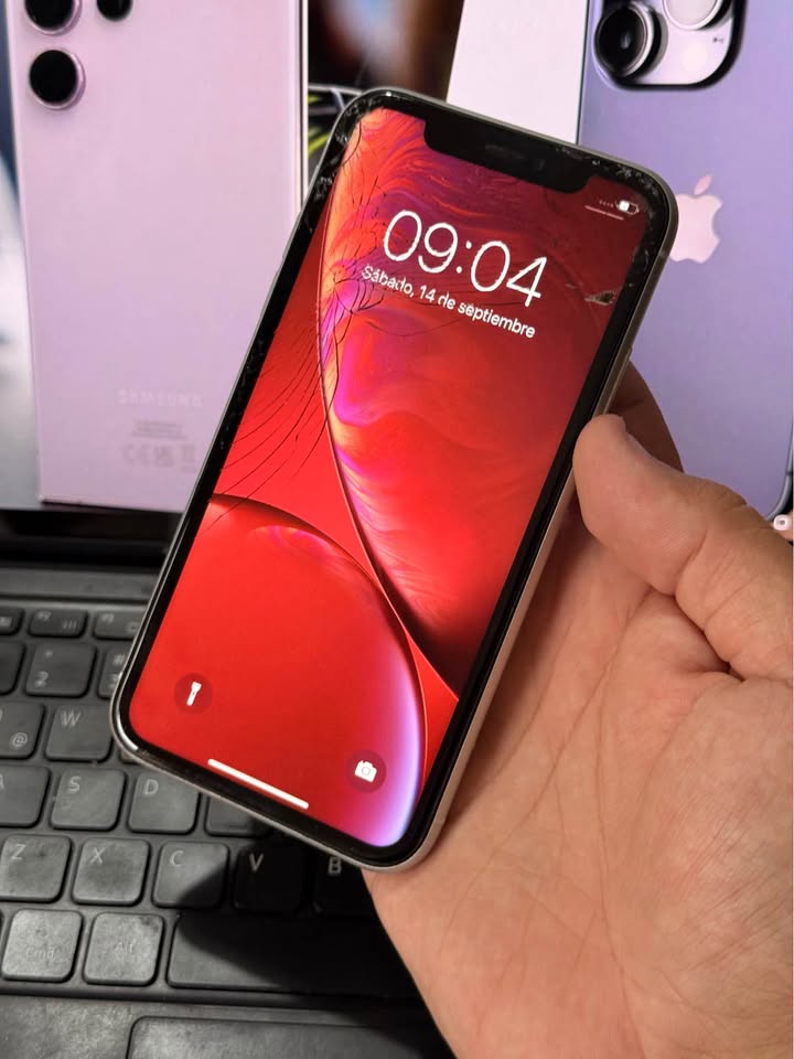 Vendo IPhone XR libre 64gb 🔋87 , detalle vidrio , NO PERMUTO