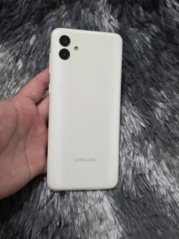 Samsung A04 Libre de fabrica para cualquier empresa 64gb de almacenamiento y 4gb de ram