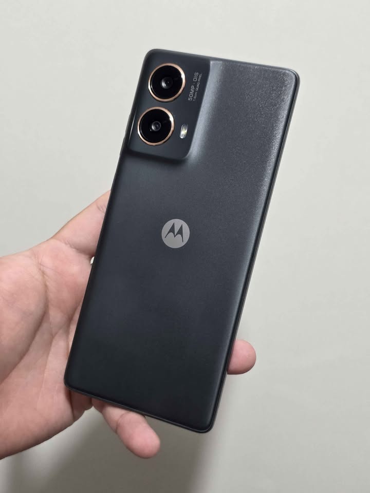 Moto G85 5g Libre esim para cualquier empresa 256gb de almacenamiento 8gb de ram