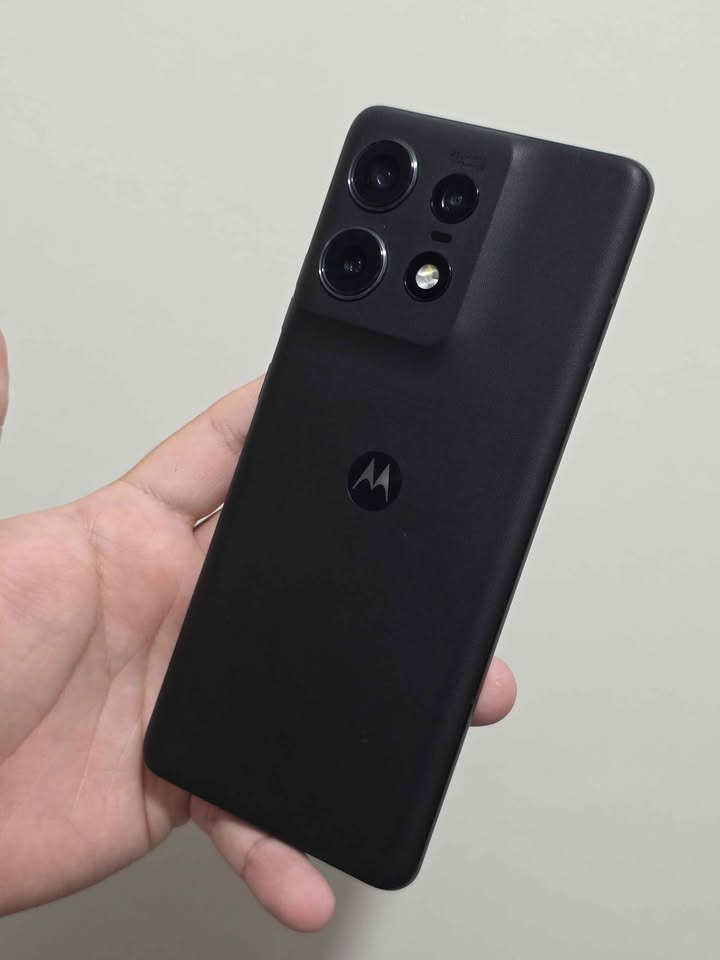 Motorola Edge 50 Pro Libre solo esim para cualquier empresa 512gb de almacenamiento 12gb de ram