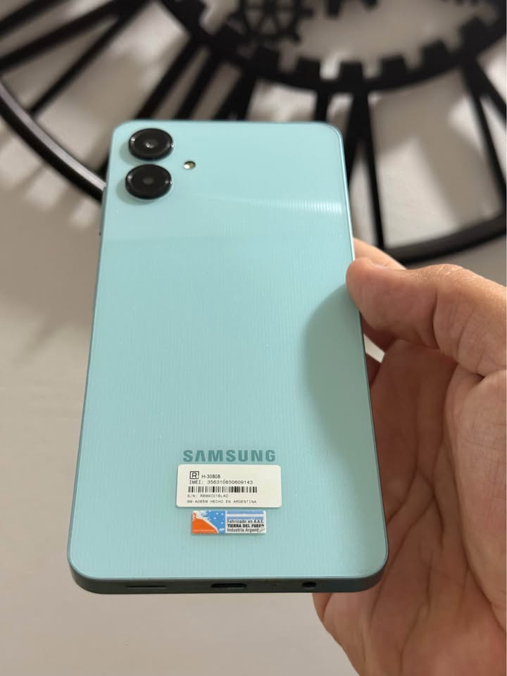 Vendo Samsung A06 libre 128gb 4ram huella IMPECABLE, NO PERMUTO