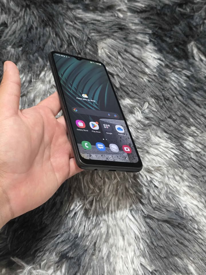 Samsung A12 Libre de fabrica para cualquier empresa 64gb de almacenamiento 4gb de ram