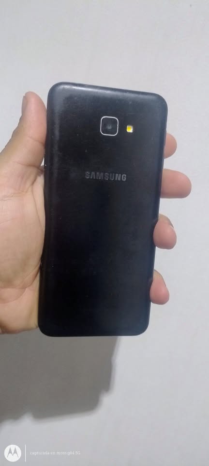 Vendo j4 plus tiene el botón duro pero anda impecable trae cargador y funda 45mil liquido