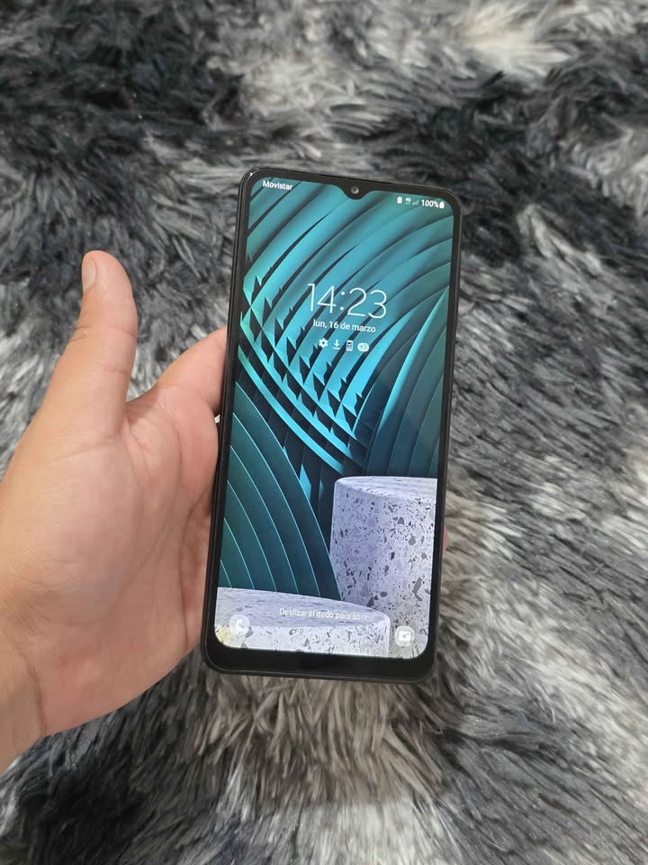 Samsung A12 Libre de fabrica para cualquier empresa 64gb de almacenamiento 4gb de ram