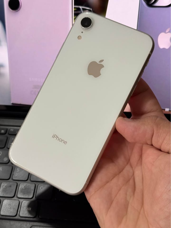 Vendo IPhone XR libre 64gb 🔋87 , detalle vidrio , NO PERMUTO