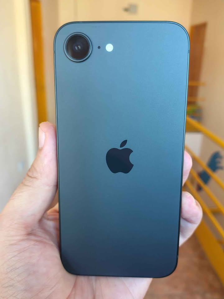 IPhone 16e De 256Gb y 100% Batería Libre De Fabrica impecable Como nuevo!!